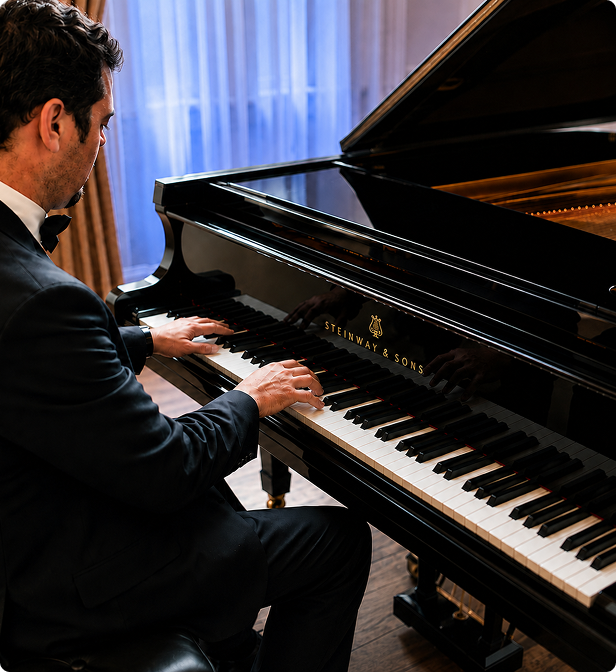Cocktail Pianist-1